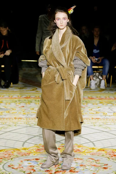 Look 30